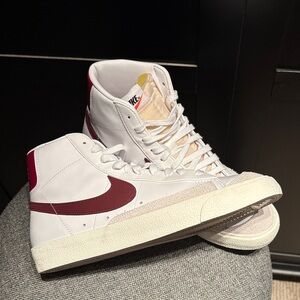 Nike 2020 Blazer Mid 77 Vintage Burgundy & White, Mens 9.5 Women’s 11